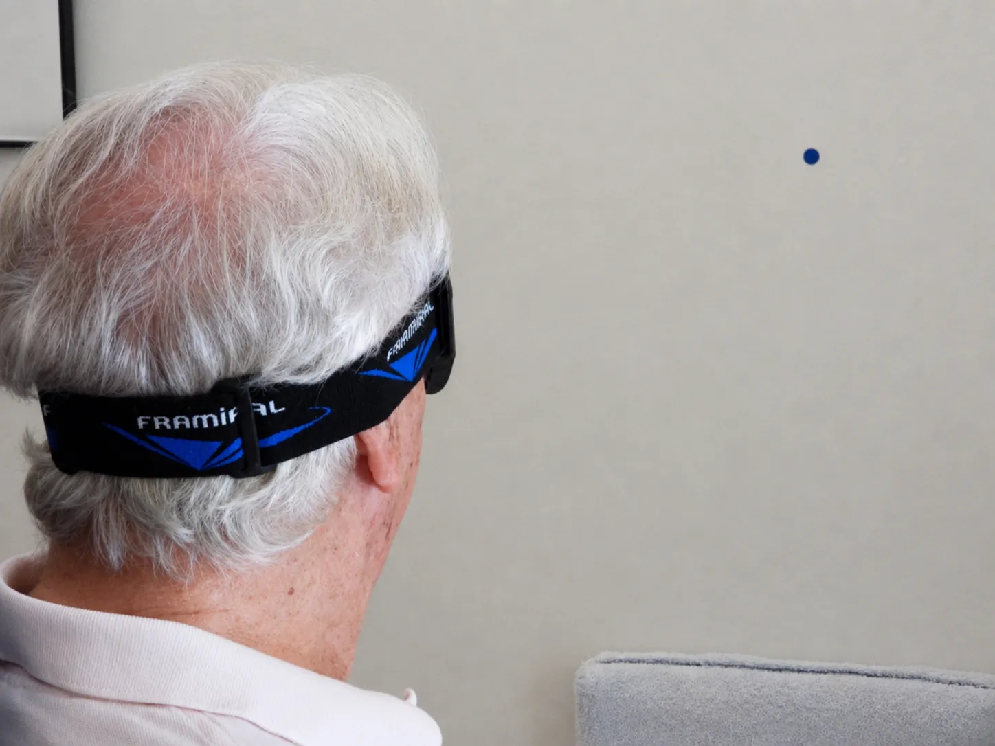 Detalle de gafas Framiral durante la prueba vestibular